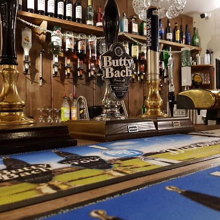 The Cock Hotel Bronllys 외부 사진