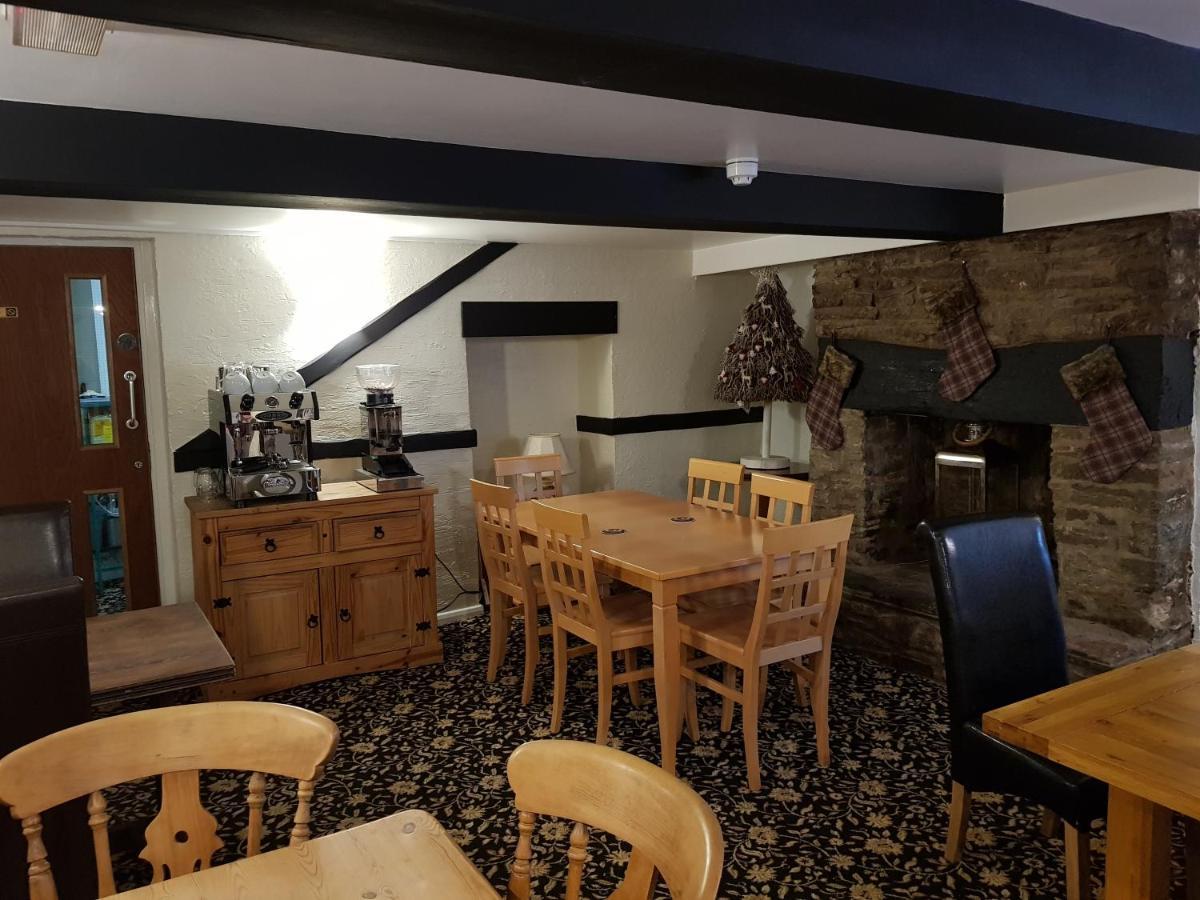 The Cock Hotel Bronllys 외부 사진