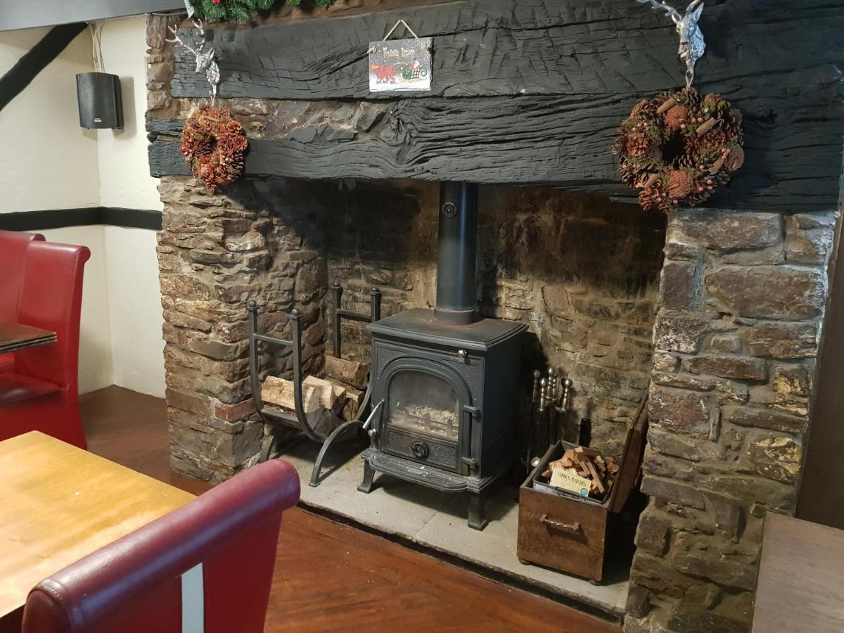 The Cock Hotel Bronllys 외부 사진