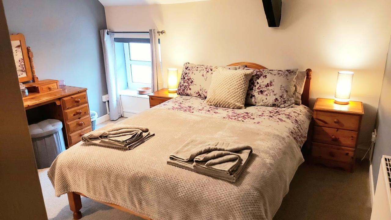 The Cock Hotel Bronllys 외부 사진